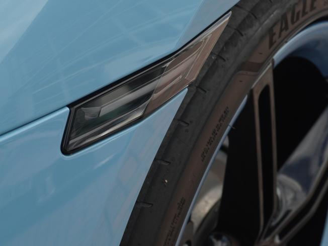 PORSCHE Taycan Photo 39