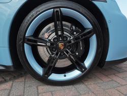 PORSCHE Taycan Photo 4