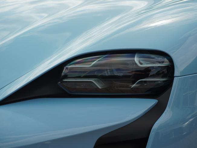PORSCHE Taycan Photo 44