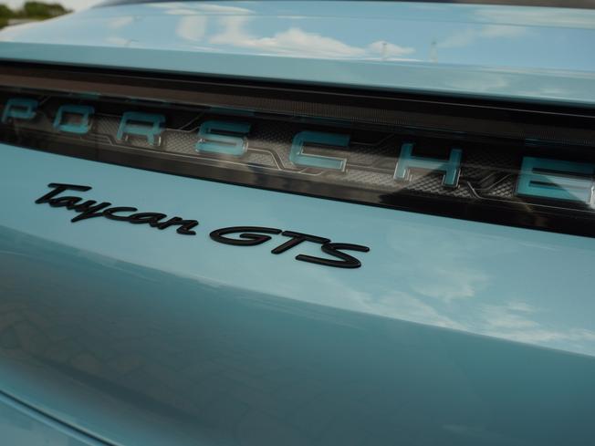 PORSCHE Taycan Photo 46