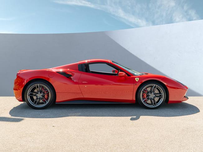 FERRARI 488 Spider Photo 11