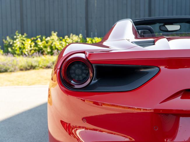 FERRARI 488 Spider Photo 28