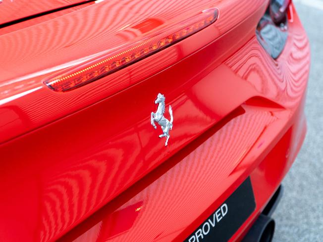 FERRARI 488 Spider Photo 29