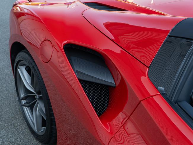FERRARI 488 Spider Photo 34