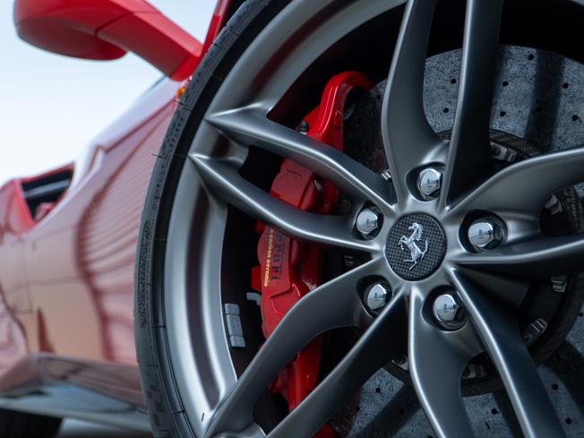 FERRARI 488 Spider Photo 39