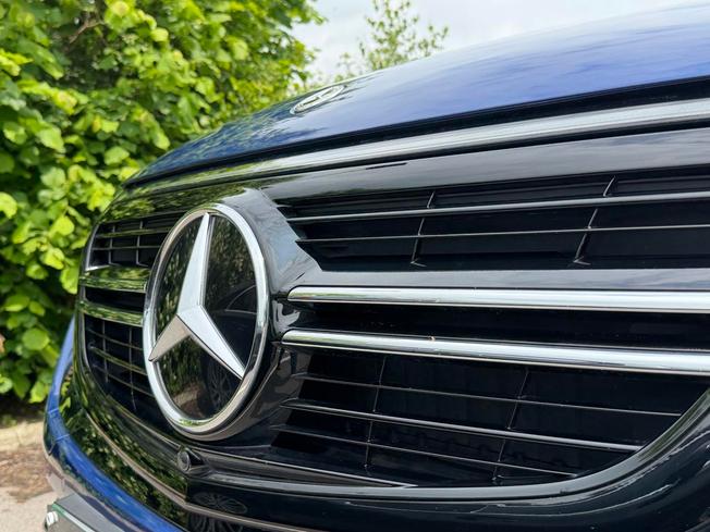 MERCEDES-BENZ EQC Photo 13