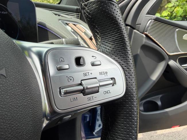 MERCEDES-BENZ EQC Photo 29