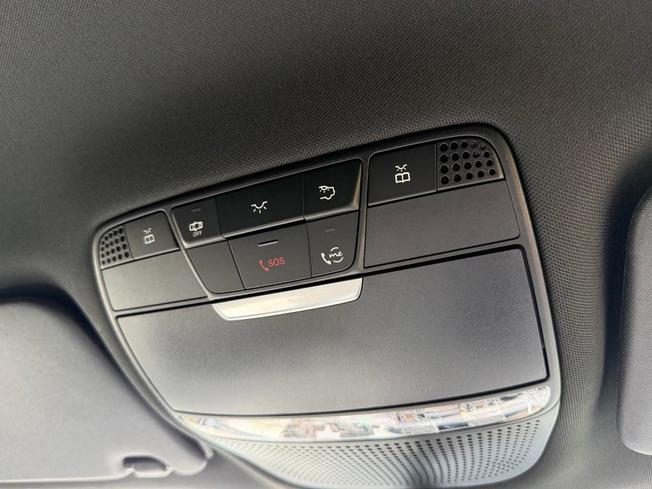 MERCEDES-BENZ EQC Photo 39