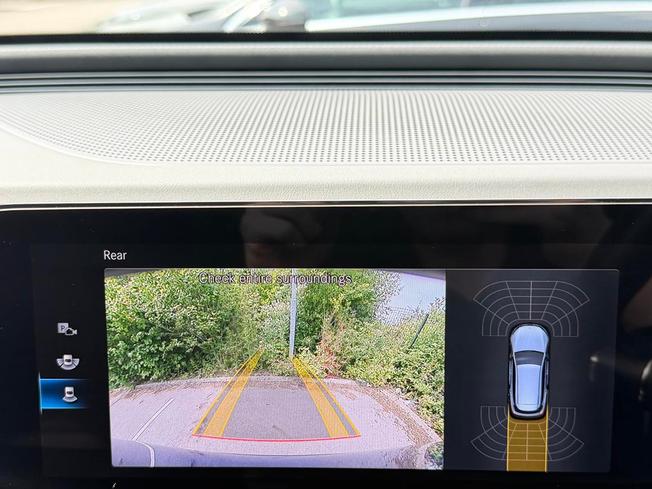 MERCEDES-BENZ EQC Photo 44