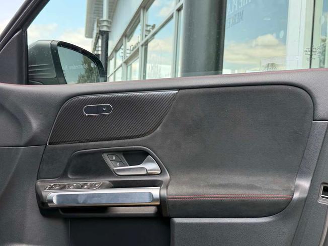 MERCEDES-BENZ GLB Photo 21