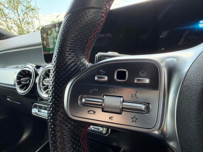 MERCEDES-BENZ GLB Photo 28