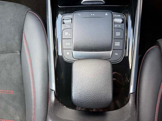 MERCEDES-BENZ GLB Photo 30