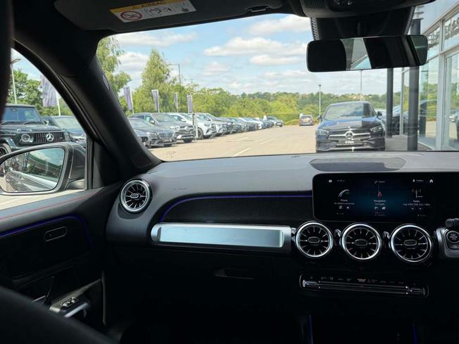 MERCEDES-BENZ GLB Photo 43