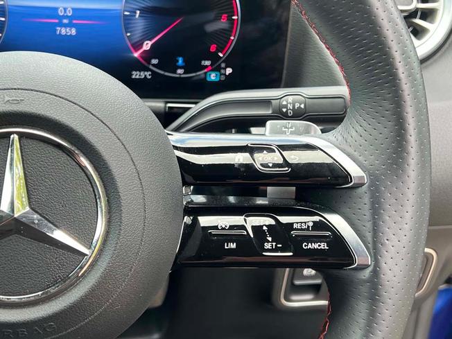 MERCEDES-BENZ GLA Photo 27