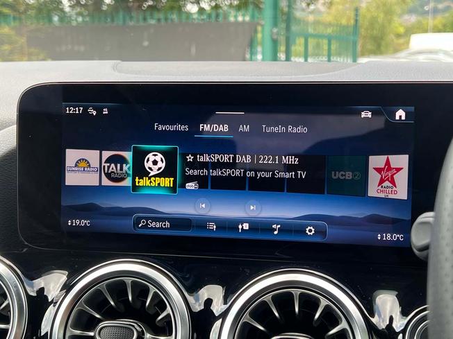 MERCEDES-BENZ GLA Photo 28