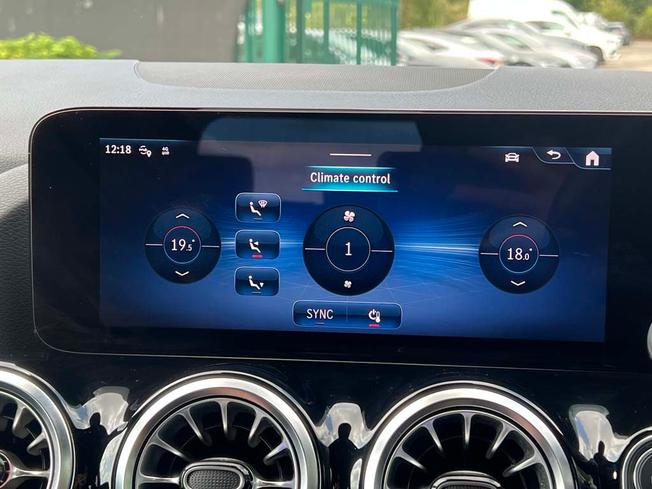 MERCEDES-BENZ GLA Photo 31