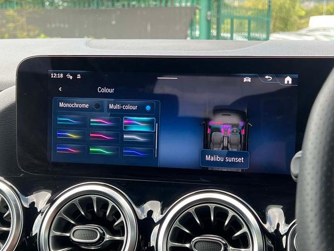 MERCEDES-BENZ GLA Photo 32