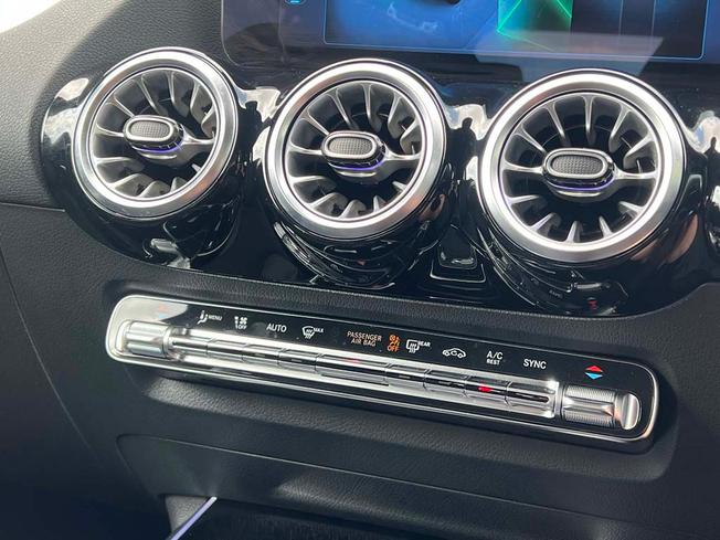 MERCEDES-BENZ GLA Photo 39