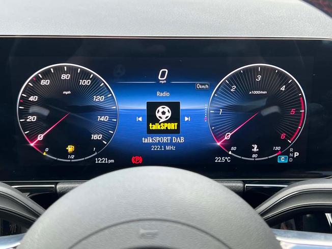 MERCEDES-BENZ GLA Photo 4