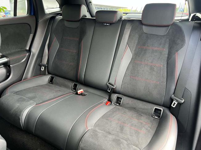 MERCEDES-BENZ GLA Photo 8