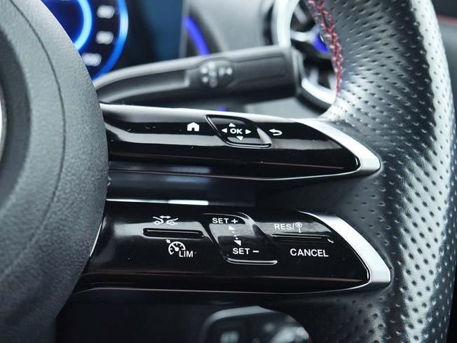 MERCEDES-BENZ Eqb Photo 13