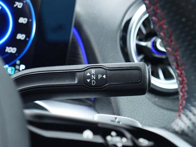 MERCEDES-BENZ Eqb Photo 14