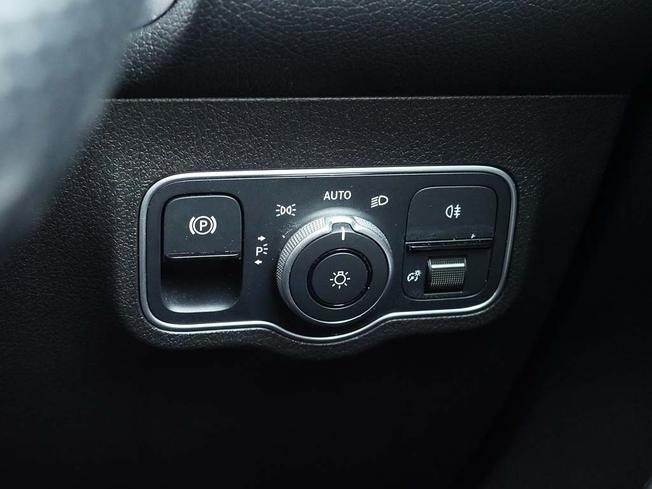 MERCEDES-BENZ Eqb Photo 15