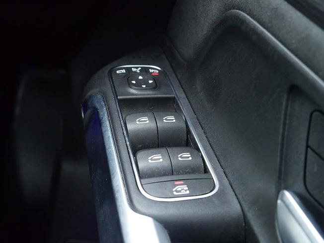 MERCEDES-BENZ Eqb Photo 16