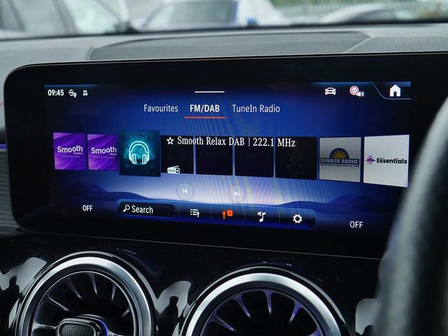 MERCEDES-BENZ Eqb Photo 24