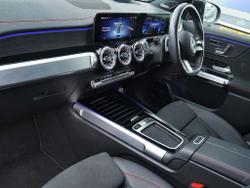 MERCEDES-BENZ Eqb Photo 3