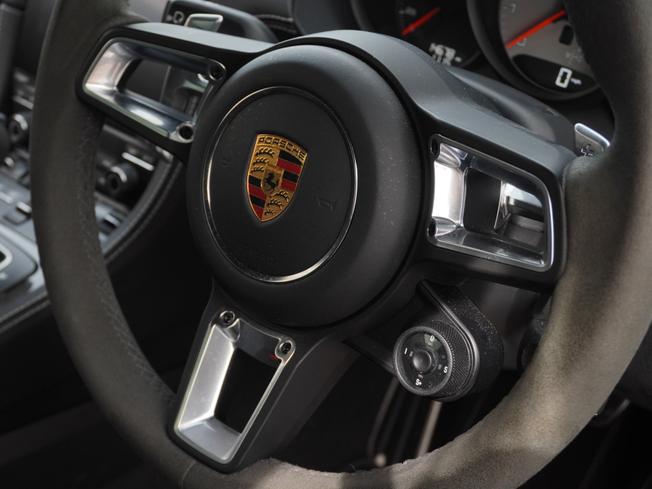 PORSCHE 718 Cayman Photo 10