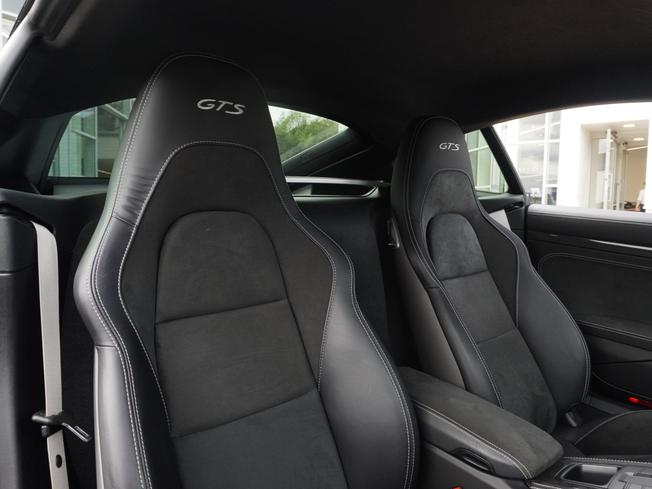 PORSCHE 718 Cayman Photo 11