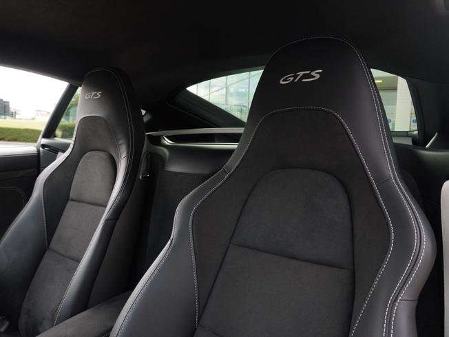 PORSCHE 718 Cayman Photo 12
