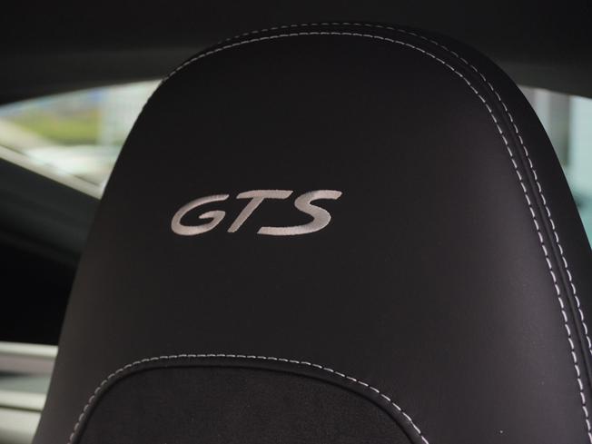 PORSCHE 718 Cayman Photo 16