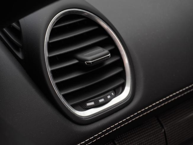 PORSCHE 718 Cayman Photo 25