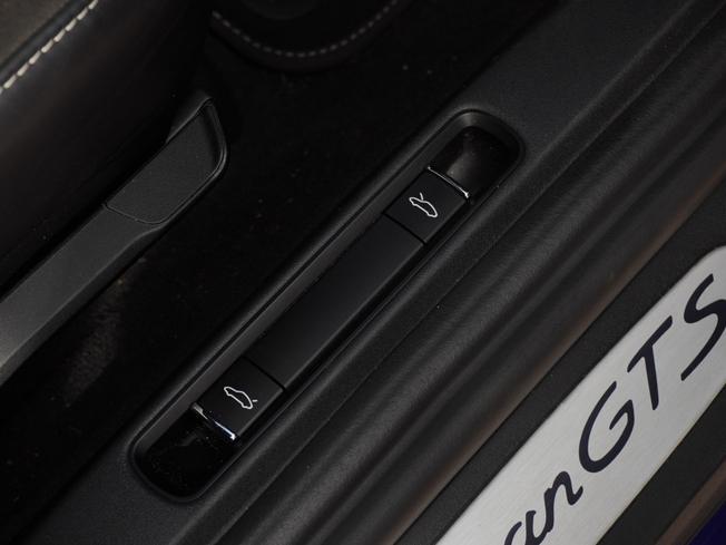 PORSCHE 718 Cayman Photo 29