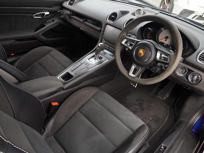 PORSCHE 718 Cayman Photo 3