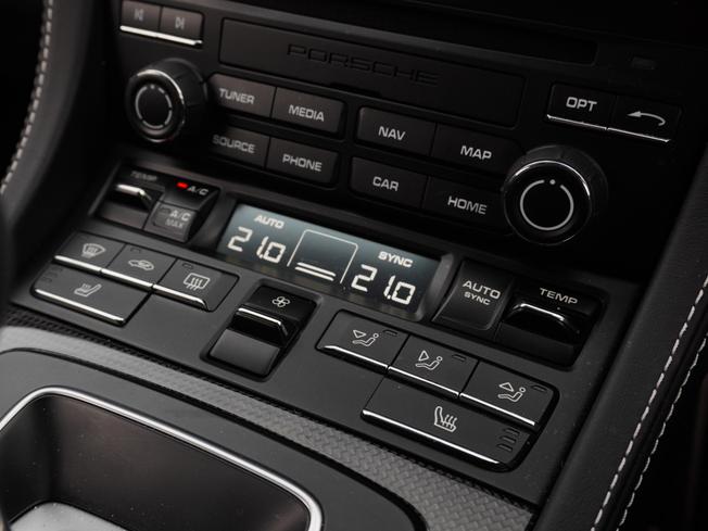PORSCHE 718 Cayman Photo 32