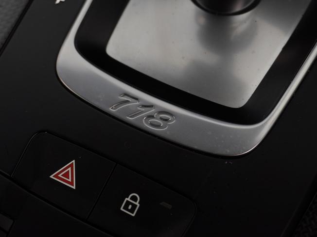 PORSCHE 718 Cayman Photo 46