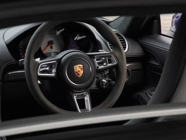 PORSCHE 718 Cayman Photo 8
