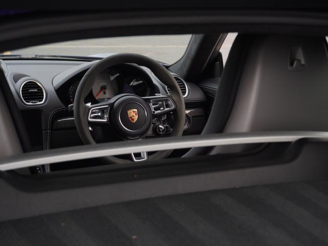 PORSCHE 718 Cayman Photo 9