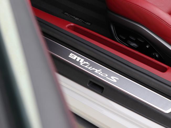 PORSCHE 911 Photo 28