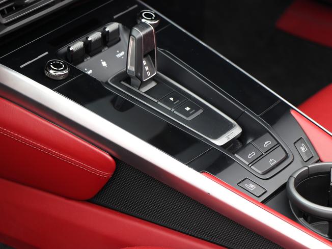 PORSCHE 911 Photo 30