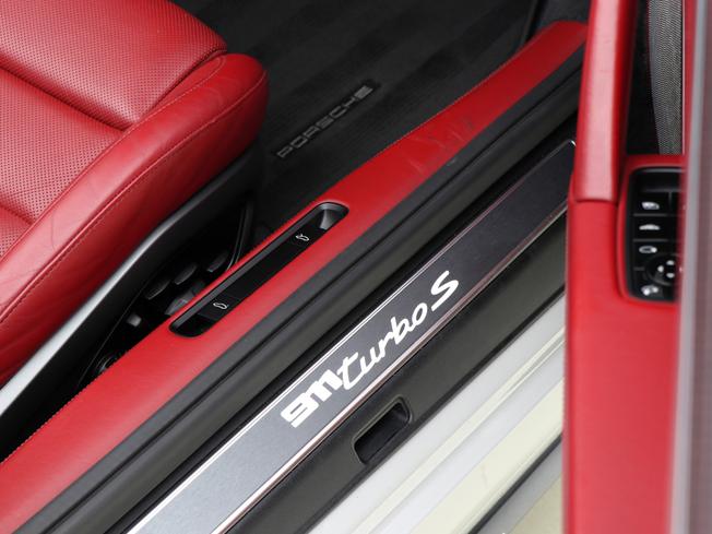 PORSCHE 911 Photo 35