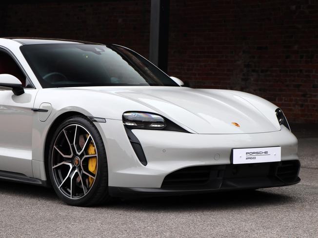 PORSCHE Taycan Photo 10
