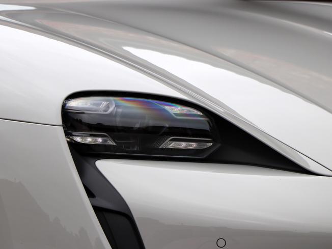 PORSCHE Taycan Photo 12