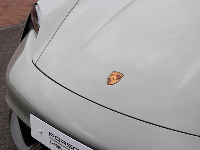 PORSCHE Taycan Photo 13
