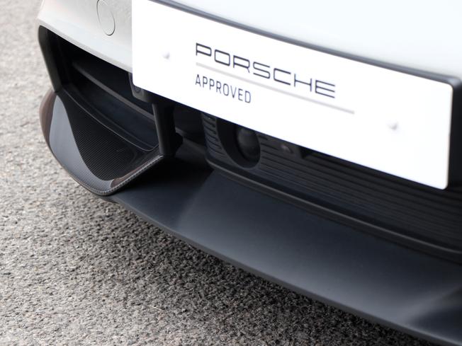 PORSCHE Taycan Photo 14