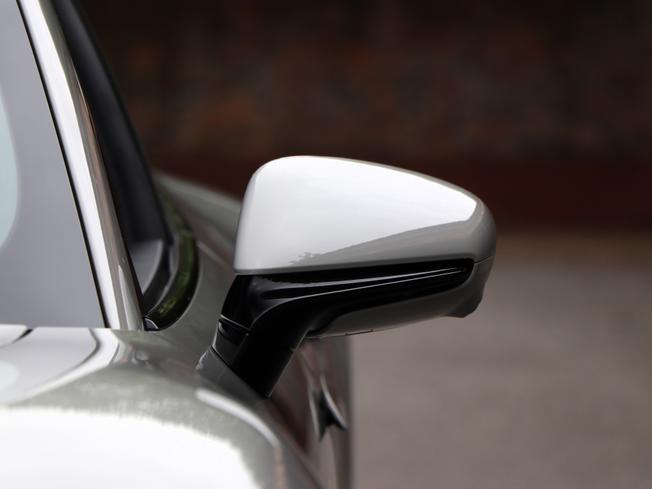 PORSCHE Taycan Photo 15