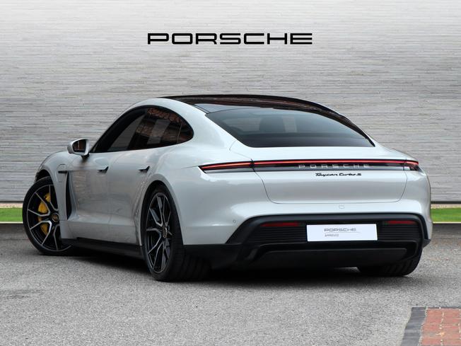 PORSCHE Taycan Photo 2